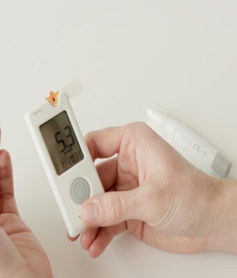 How to Monitor Blood Sugar Levels Effectively