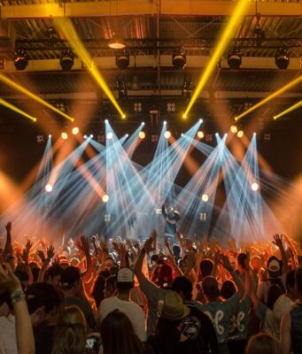 8 Things You Shouldn’t Do At A Concert or Show!