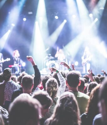 8 Things You Shouldn’t Do At A Concert or Show!